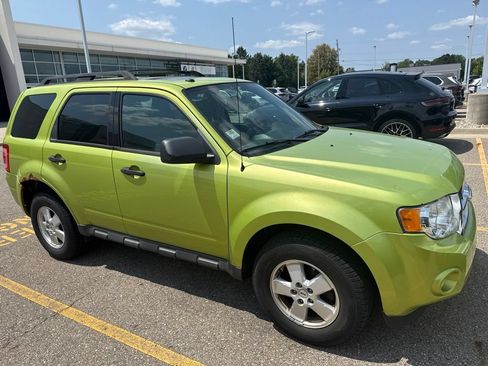 Used 2011 Ford Escape XLT w/ 202A Rapid Spec Order Code FWD image 2