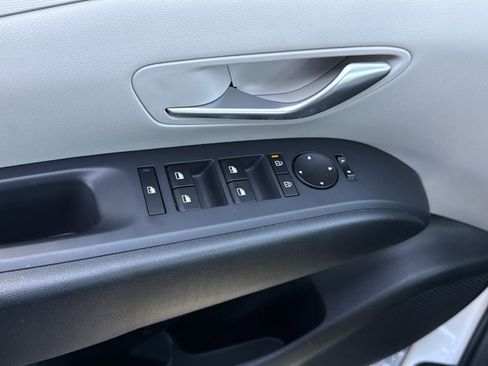 Used 2025 Hyundai Tucson SE FWD image 15