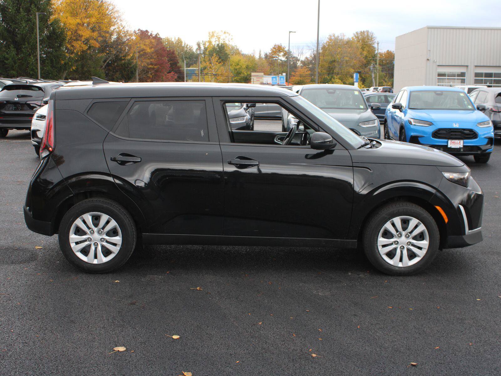 Used 2023 Kia Soul LX FWD image 4