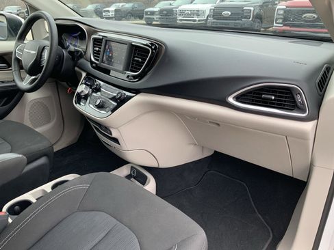 Used 2023 Chrysler Voyager LX image 58