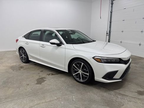 Used 2023 Honda Civic Touring image 3