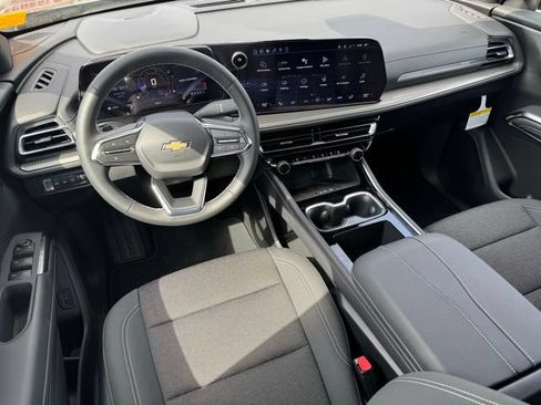 New 2026 Chevrolet Traverse LT w/ Driver Confidence Package AWD/4WD image 9