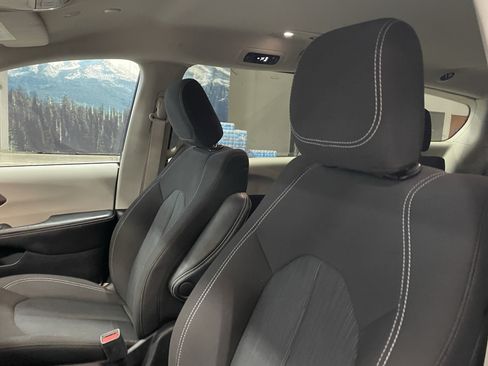 Used 2024 Chrysler Voyager LX FWD image 19