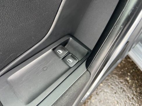 Used 2019 Volkswagen Beetle 2.0T SE image 13