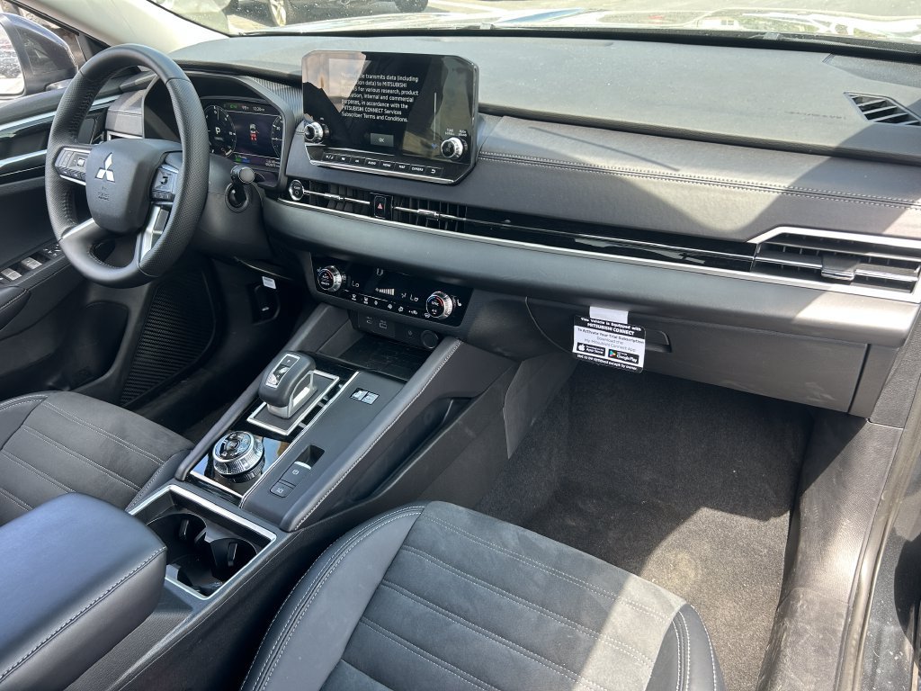 Used 2025 Mitsubishi Outlander 4WD Plug-In Hybrid image 35