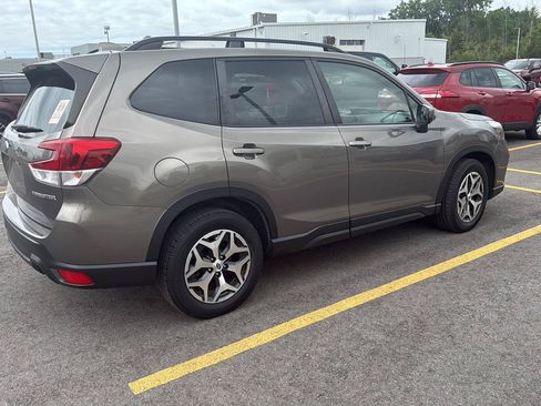 Used 2021 Subaru Forester Premium AWD/4WD image 5