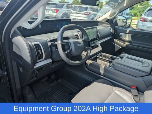 Used 2025 Ford Expedition Active AWD/4WD image 14
