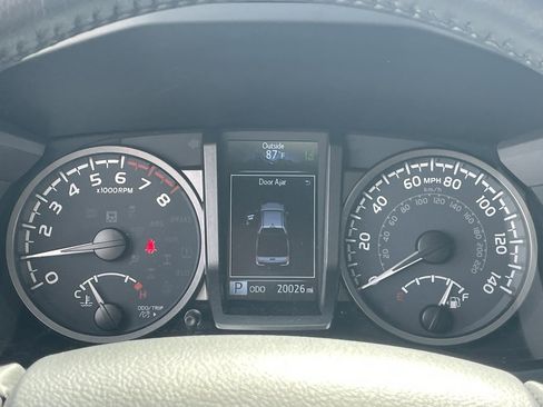 Used 2023 Toyota Tacoma TRD Off-Road image 8