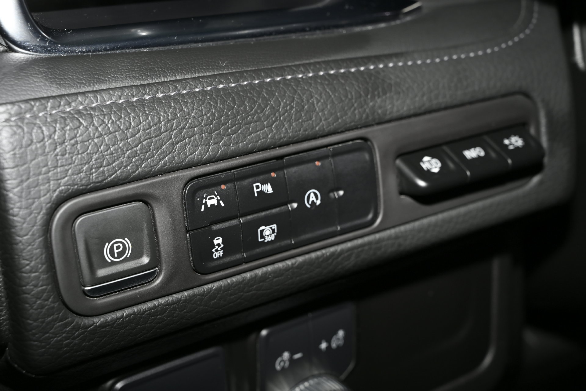 Used 2023 GMC Yukon XL Denali RWD image 28