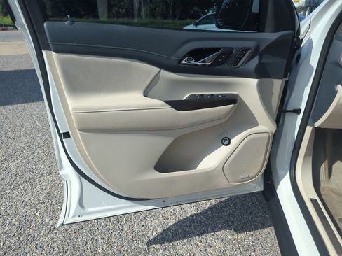 Used 2021 GMC Acadia Denali w/ Denali Technology Package FWD image 18