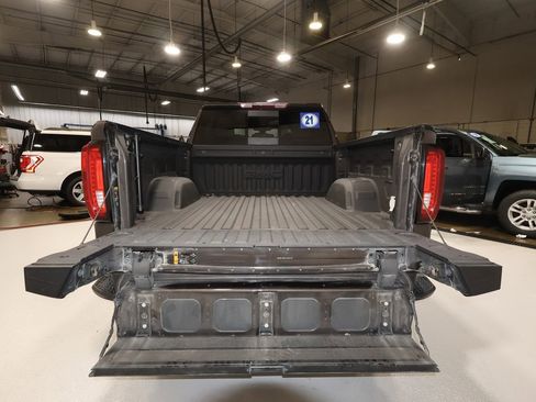 Used 2021 GMC Sierra 1500 SLT w/ SLT Premium Plus Package image 15