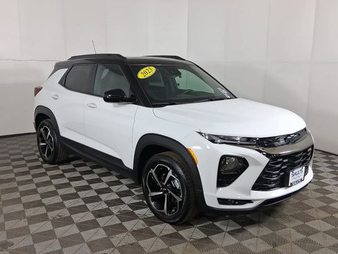 Used 2023 Chevrolet TrailBlazer RS w/ Sun and Liftgate Package image 1