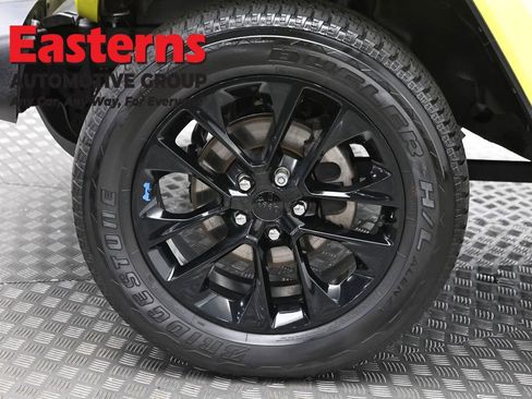 Used 2023 Jeep Wrangler Unlimited Sahara AWD/4WD image 32