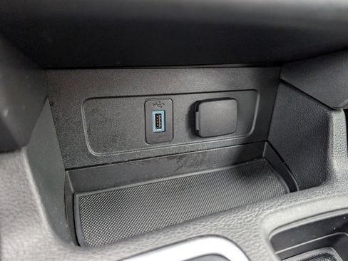 Used 2019 Ford Escape SEL image 17