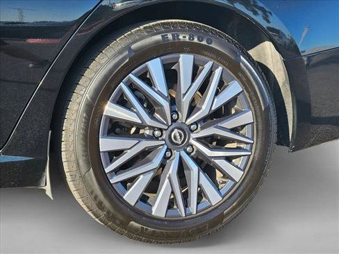 Used 2024 Nissan Altima 2.5 SV FWD image 28