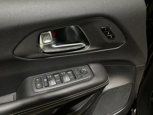 New 2026 Chrysler Pacifica Select w/ S Appearance Package image 21