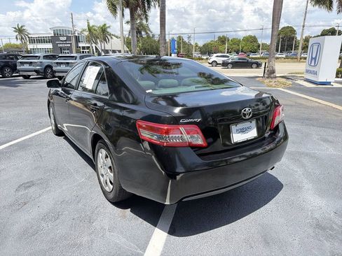Used 2010 Toyota Camry LE FWD image 6