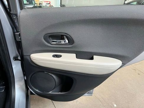 Used 2019 Honda HR-V LX image 12