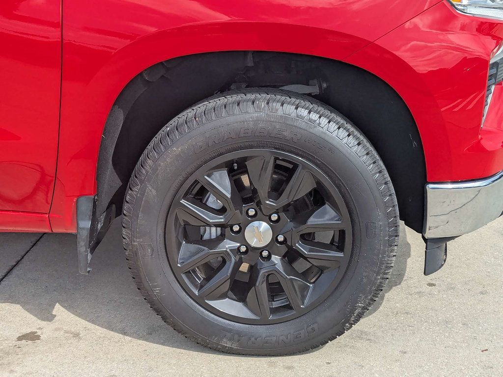 Used 2024 Chevrolet Silverado 1500 LT AWD/4WD image 11