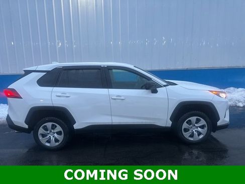 Used 2022 Toyota RAV4 LE image 1