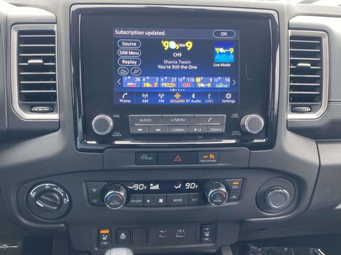 Used 2024 Nissan Frontier SL image 28