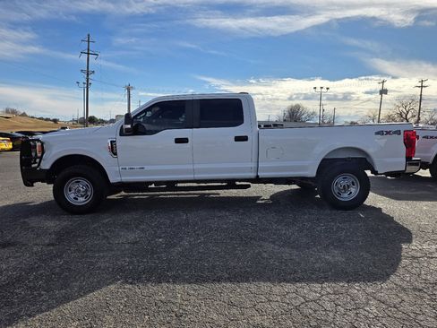 Used 2022 Ford F250 XL w/ Power Equipment Group image 4