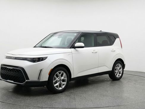 Used 2025 Kia Soul LX w/ LX Technology Package image 3