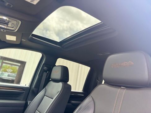 Used 2024 Chevrolet Silverado 2500 High Country w/ Technology Package image 32