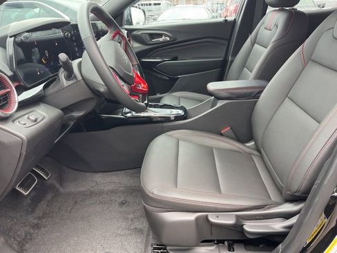 Used 2025 Chevrolet Trax RS w/ Sunroof Package image 11