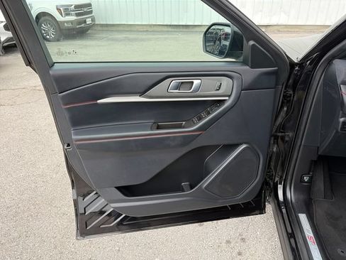 Used 2025 Ford Explorer ST-Line w/ ST-Line Street Pack AWD/4WD image 10