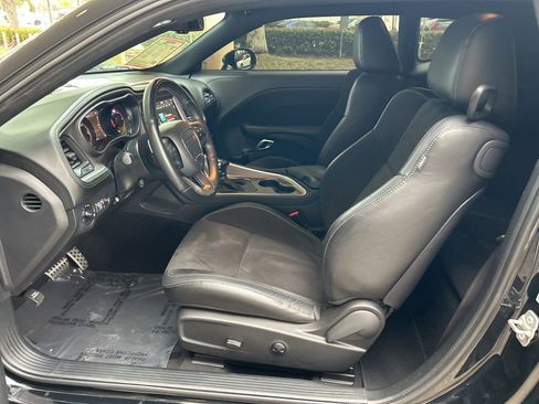 Used 2022 Dodge Challenger R/T w/ Plus Package image 5