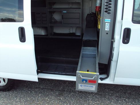 Used 2014 Chevrolet Express 1500 AWD image 16