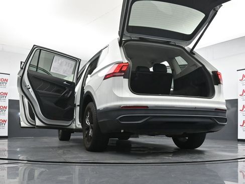 Used 2024 Volkswagen Tiguan SE AWD/4WD image 45