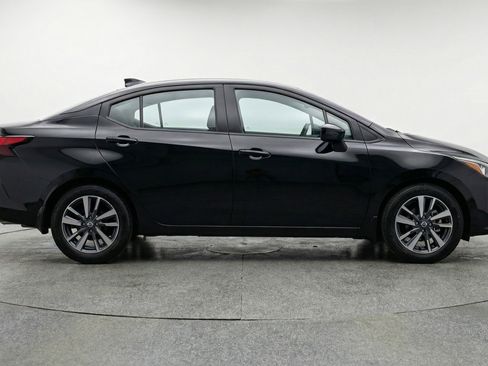 Used 2025 Nissan Versa SV image 11