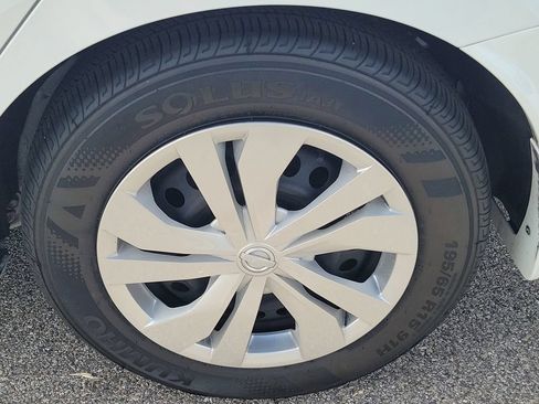 Used 2025 Nissan Versa S w/ Trunk Package FWD image 7