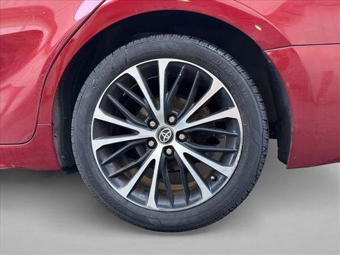 Used 2020 Toyota Camry SE FWD image 9