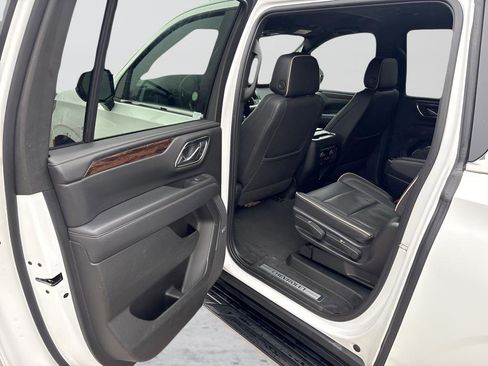 Used 2023 Chevrolet Suburban Premier AWD/4WD image 14