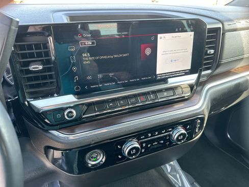 Used 2024 GMC Sierra 1500 SLT image 16