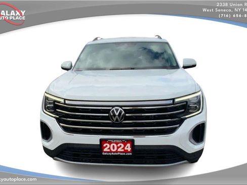 Used 2024 Volkswagen Atlas SE image 2