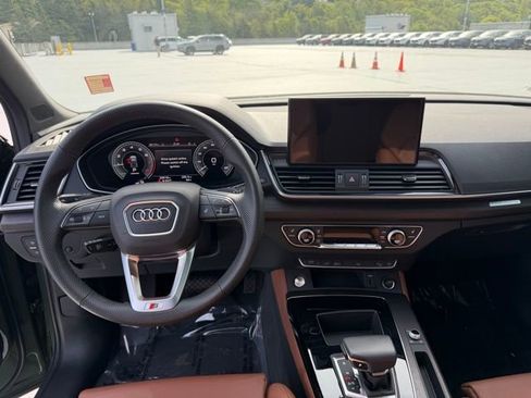 Used 2024 Audi Q5 e Premium Plus w/ Premium Plus Package image 12
