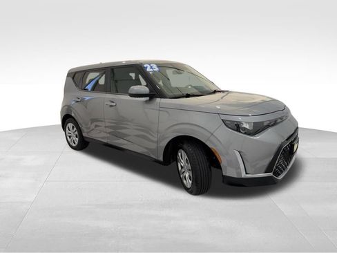 Used 2023 Kia Soul LX image 6