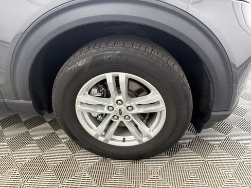 Used 2022 Ford Explorer XLT w/ Equipment Group 202A AWD/4WD image 13