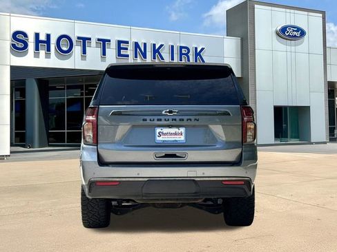 Used 2022 Chevrolet Suburban Z71 w/ Luxury Package AWD/4WD image 8