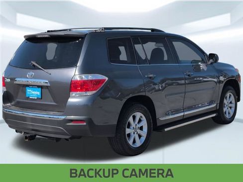 Used 2012 Toyota Highlander SE w/ Tow Pkg FWD image 5