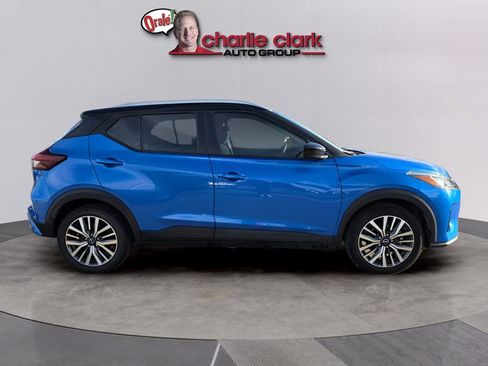 Used 2023 Nissan Kicks SV image 7