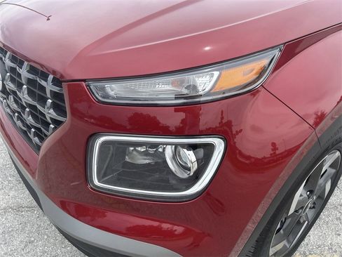 New 2025 Hyundai Venue Limited image 16