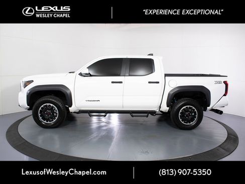 Used 2024 Toyota Tacoma TRD Off-Road AWD/4WD image 10