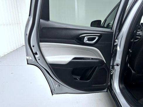 Used 2025 Jeep Compass Limited AWD/4WD image 20