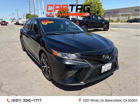 Used 2019 Toyota Camry SE w/ Carpet Mat Package FWD image 1