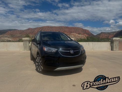 Used 2021 Buick Encore Preferred image 2